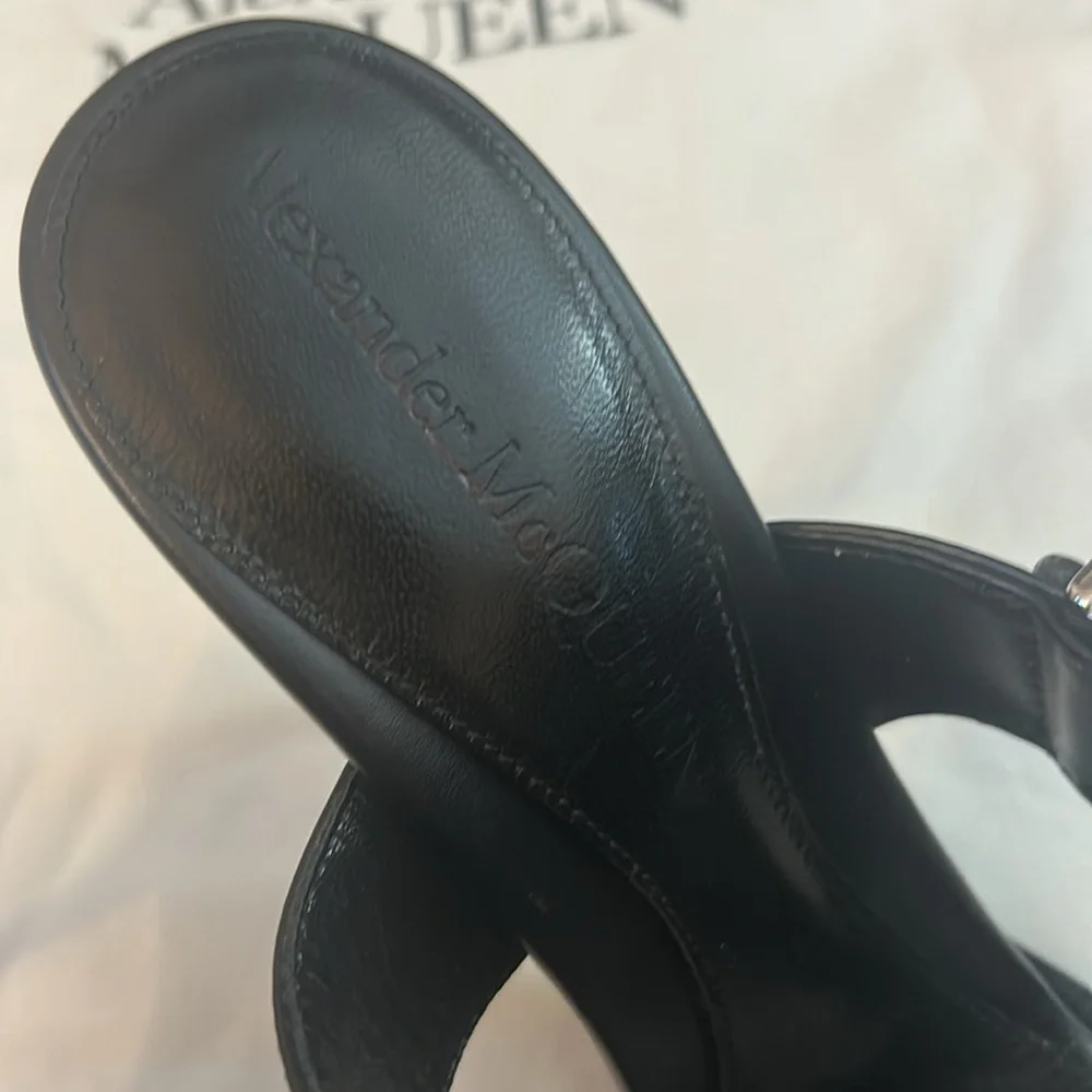 Alexander McQueen Women's Heeled Buckle Black Sandals Size 40 (Msrp $1,090) - Picture 5 of 14